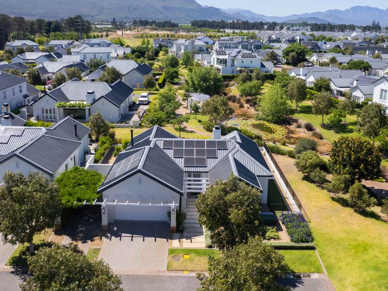 Perfectly Positioned Three-Bedroom Corner Home in Le Domaine Neighbourhood on Val de Vie Estate - Photo 6