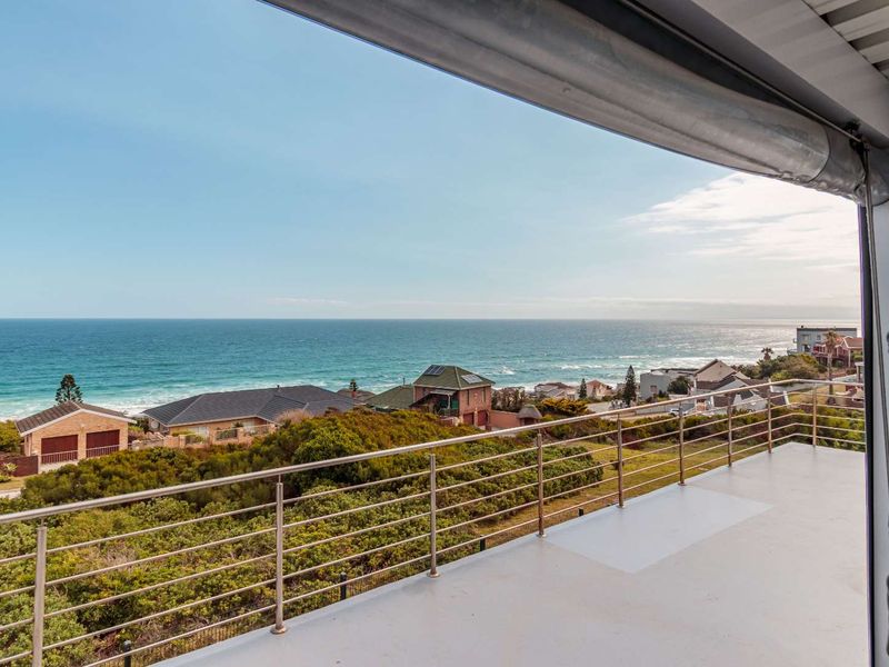 Beachview, Port Elizabeth — Uninterrupted Sea Views | Spacious Off-Grid 4-Bedroom Coastal Home - Photo 10