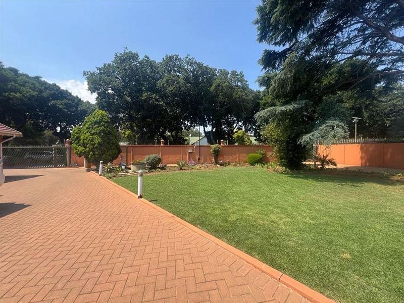 Comfort and space for an extended family in sought after Beyerspark - Photo 8