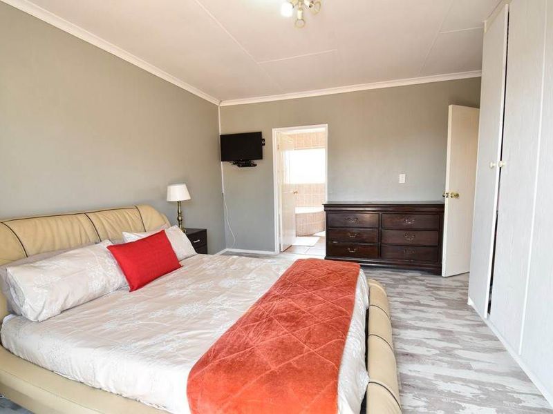 Embrace Modern Living Near Curro Wilgeheuwel! - Photo 10