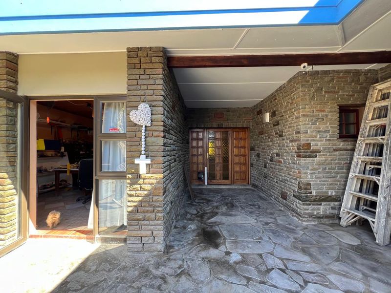 FOR SALE: 4-BEDROOM HOUSE WITH 2-BEDROOM FLAT – OCEAN VIEW - Photo 8