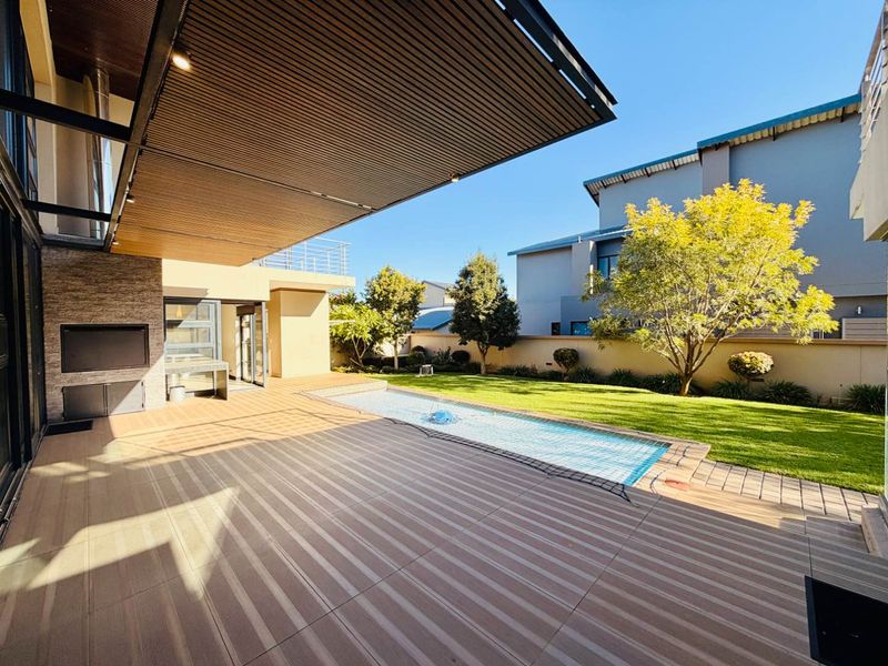 Elegant Four Bedroom Family Home to Rent in Waterfall Country Village Estate - Photo 10