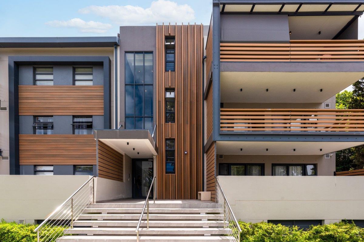 Luxurious 3 Bedroom Apartment with North-West Mountain Views. - Photo 3