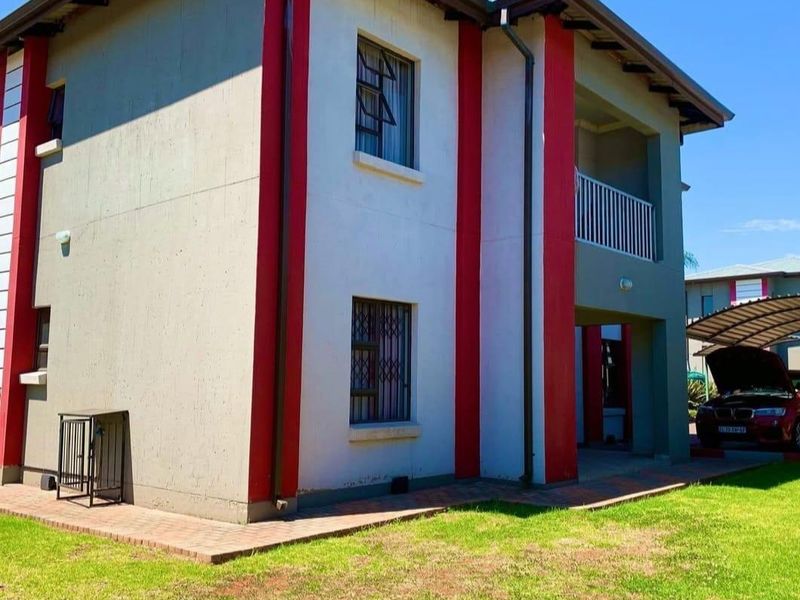 3 Bedroom In A Safe & Secured Complex For Rental - Photo 2