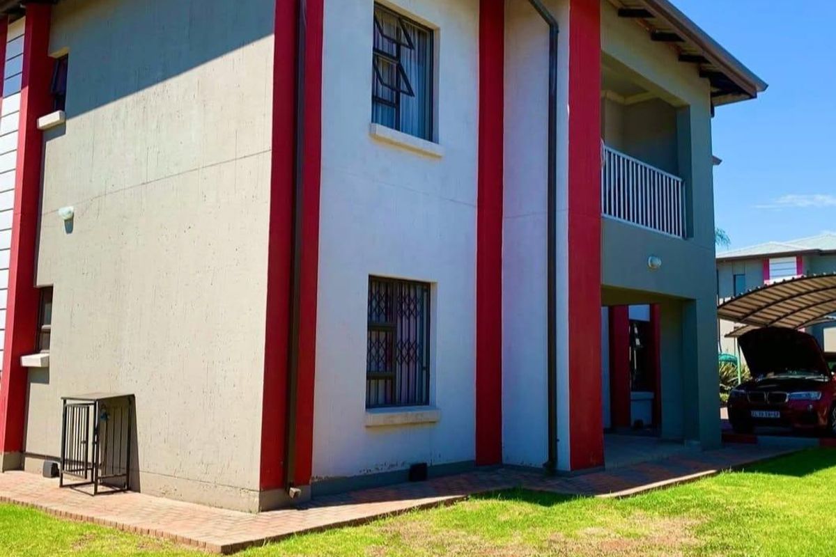 3 Bedroom In A Safe & Secured Complex For Rental - Photo 2