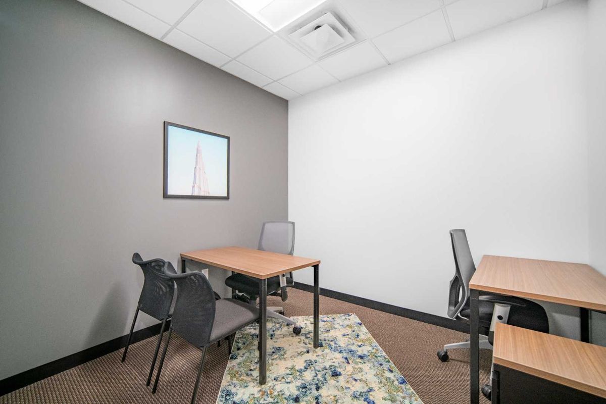 Serviced office space for 15 persons in Regus Central - Photo 3