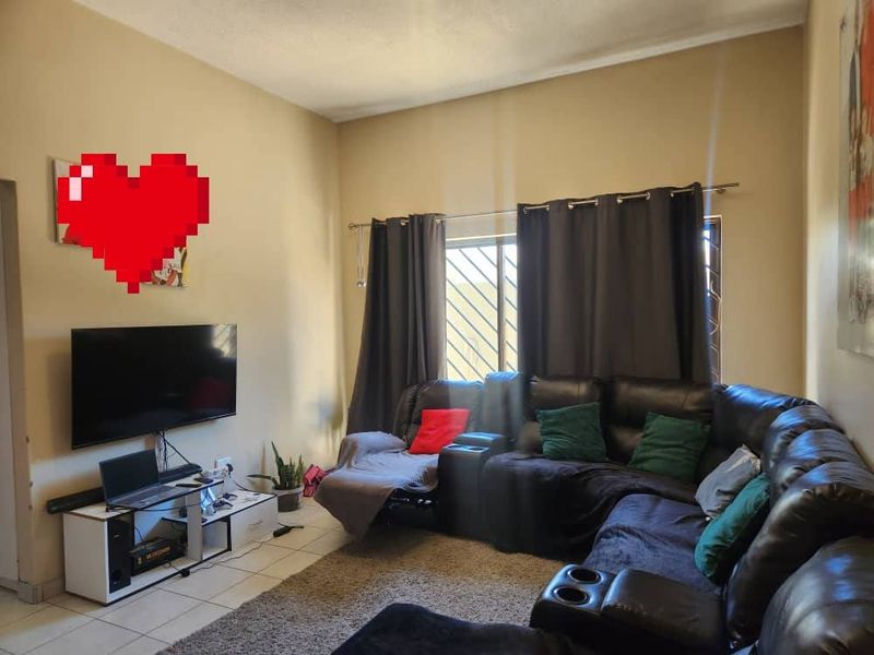 3 Bedroom Townhouse For Sale in Wanaheda - Photo 3