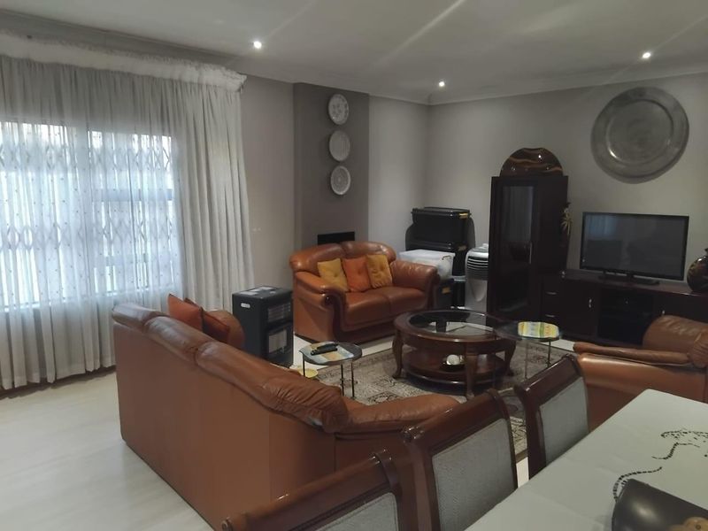 very morden house - Photo 8