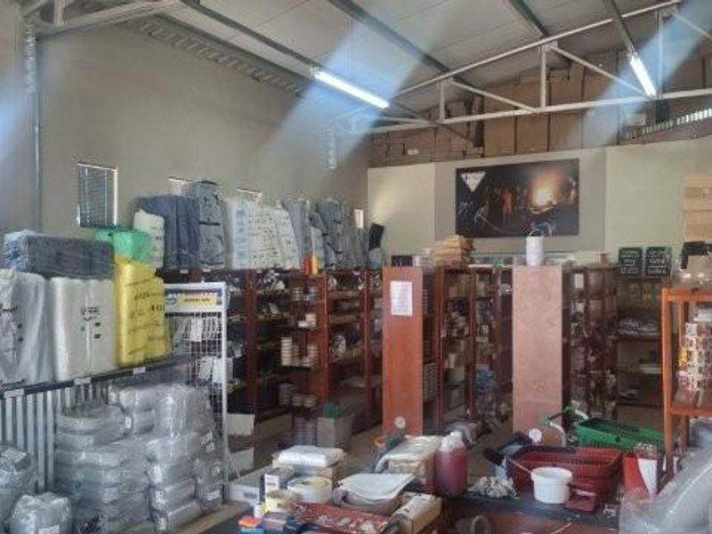 Southern Industrial Warehouse to let - Photo 5