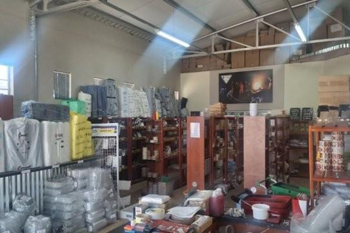 Southern Industrial Warehouse to let - Photo 5