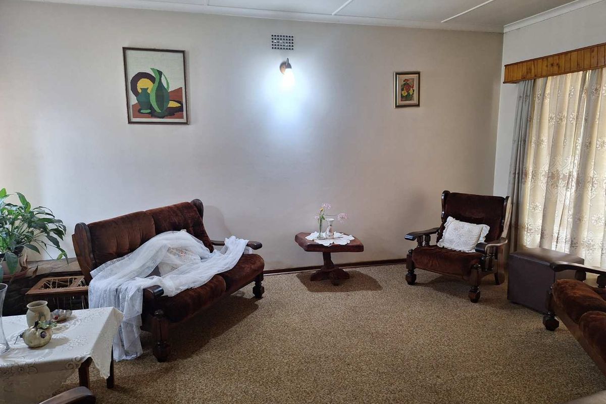 Golden Oldie, Solid build home in Dinwiddie,  Germiston - Photo 5