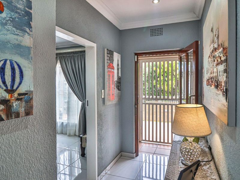 5 Bedroom House for Sale in Glenvista - Photo 9