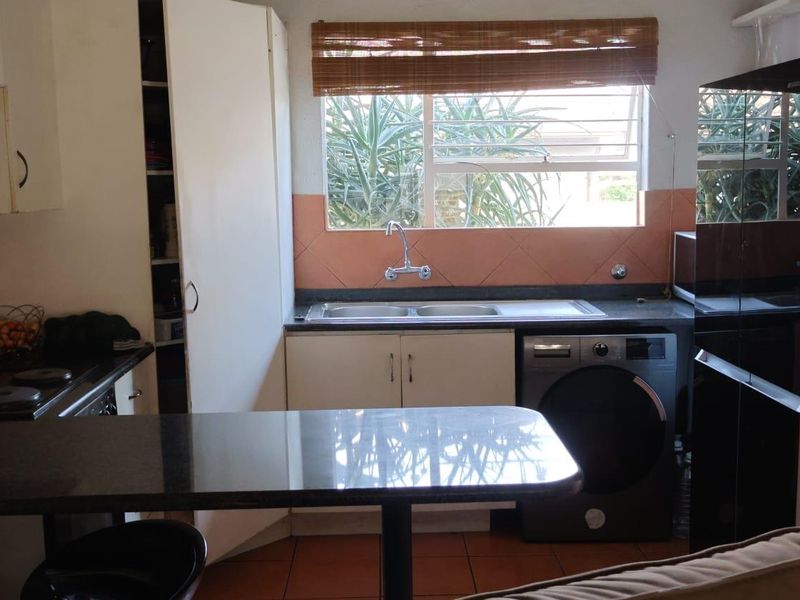 Secure Modern Living in a Peaceful Community - Photo 4
