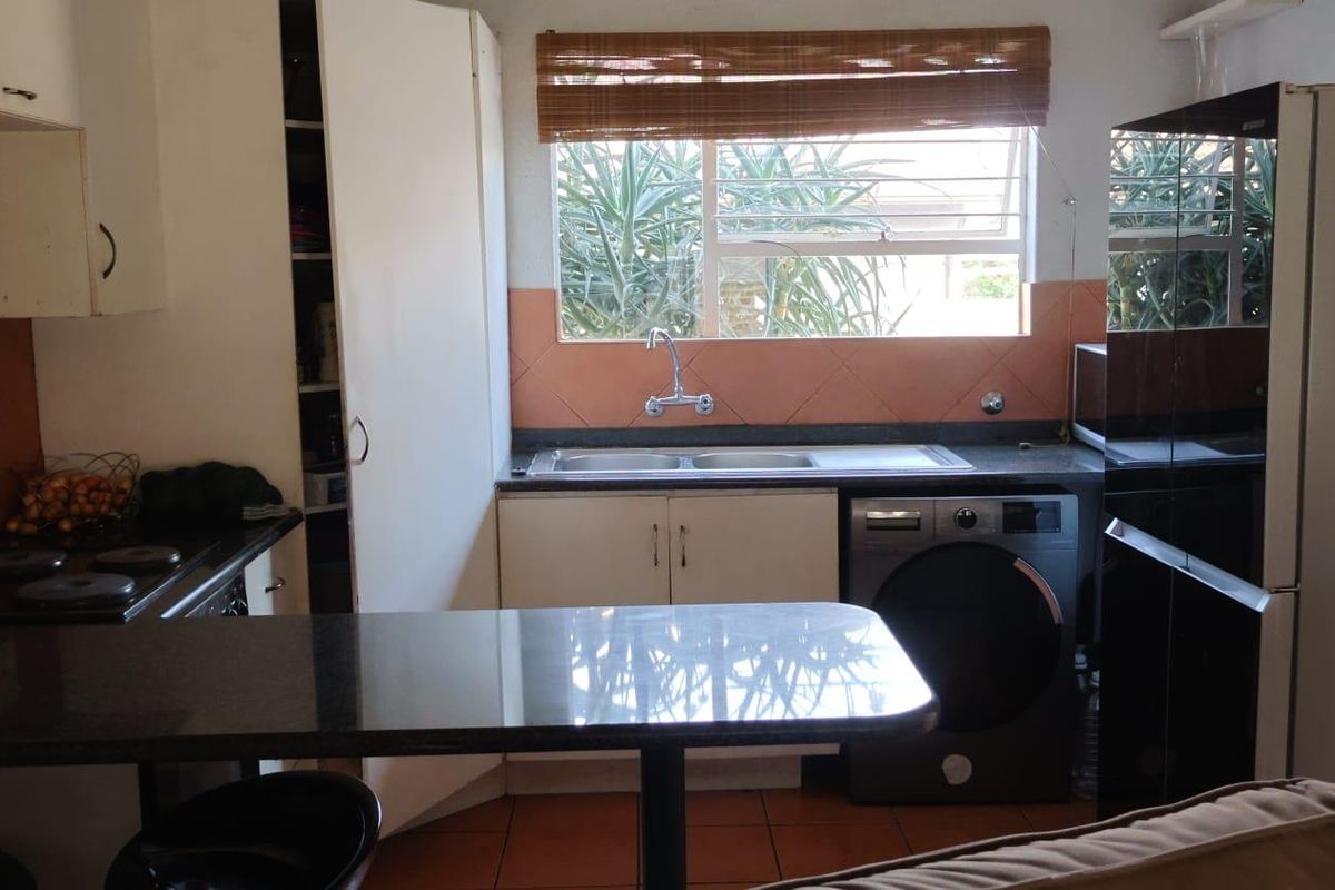 Secure Modern Living in a Peaceful Community - Photo 4
