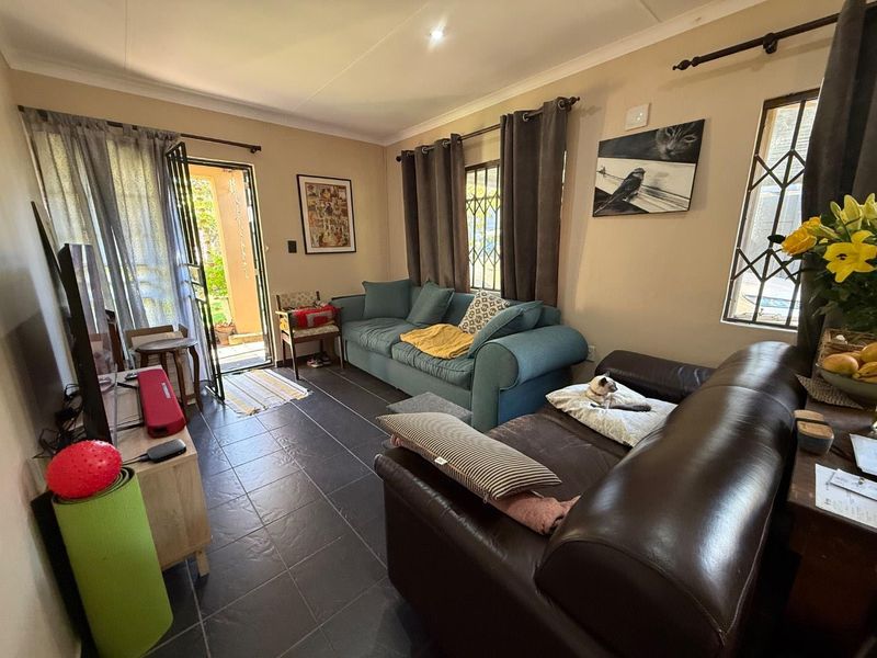 Neat 2 Bedroom Home with Entertainment Patio - Photo 8
