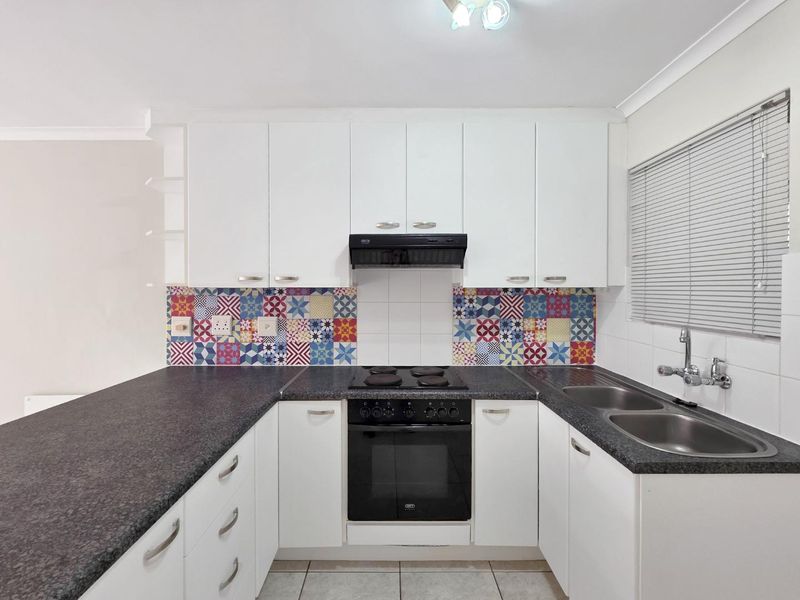 2-Bedroom Apartment in Gardens - Photo 9