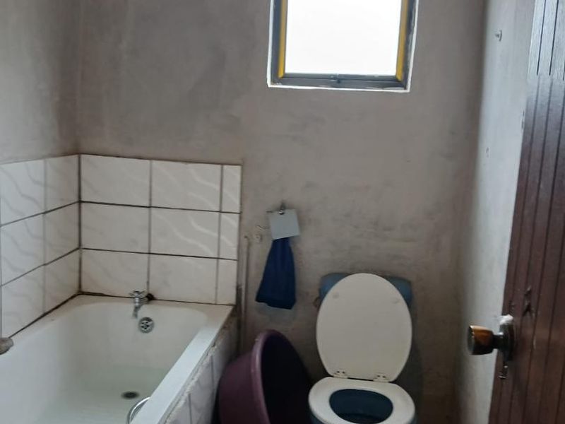 House for Sale in Ntuzuma H - R350 000 - Photo 9