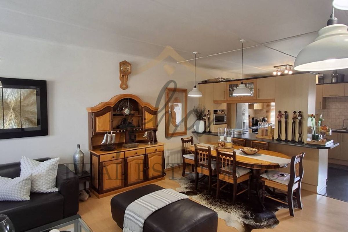 Beautifully Renovated Secure Apartment – Walking Distance to the Ocean - Photo 2