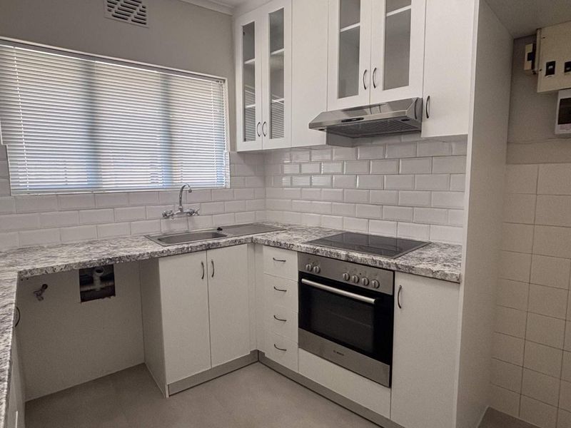 2 Bedroom Apartment in Tamboerskloof - Photo 2