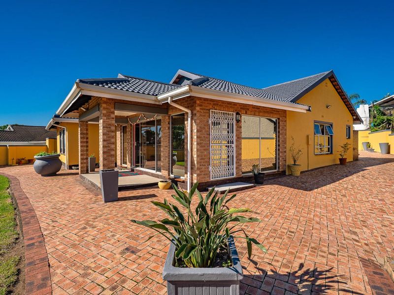 Spacious 4-Bedroom Home with Modern Comforts & Serene Green Views - Photo 4