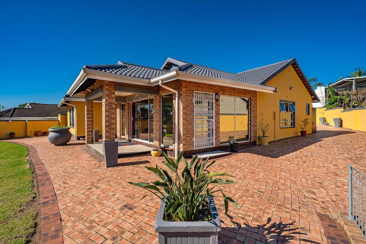 Spacious 4-Bedroom Home with Modern Comforts & Serene Green Views - Photo 4