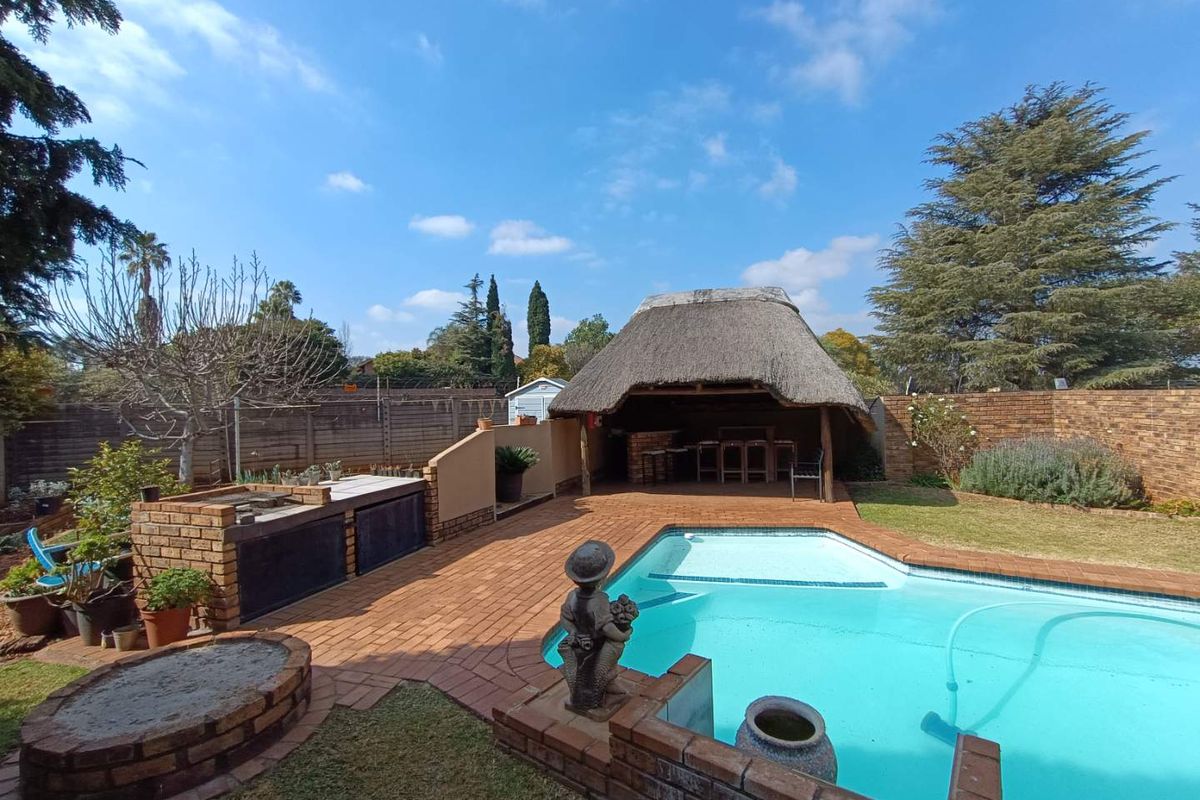 ZWARTKOP - 10 BEDROOM HOUSE - Photo 4