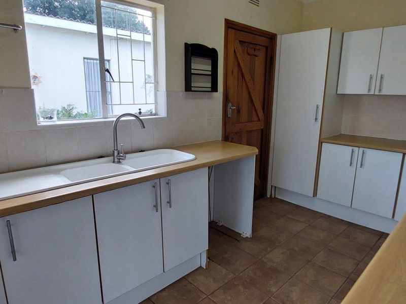 Charming 3-Bedroom Home with Separate Flatlet for Sale in Port Alfred - Photo 8
