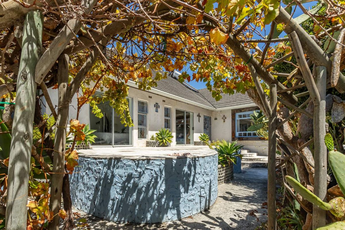Charming Family Home with Spacious Design and Farmhouse Charm - Photo 2