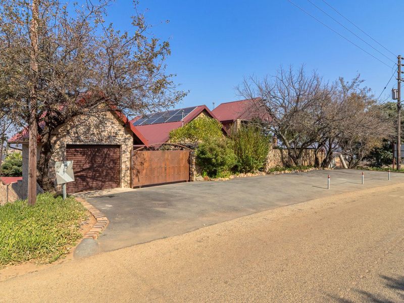 Exceptional 4 Bedroom Home in a Secure Estate on the Vaal River with Business Rights – Vaaloewer - Photo 3