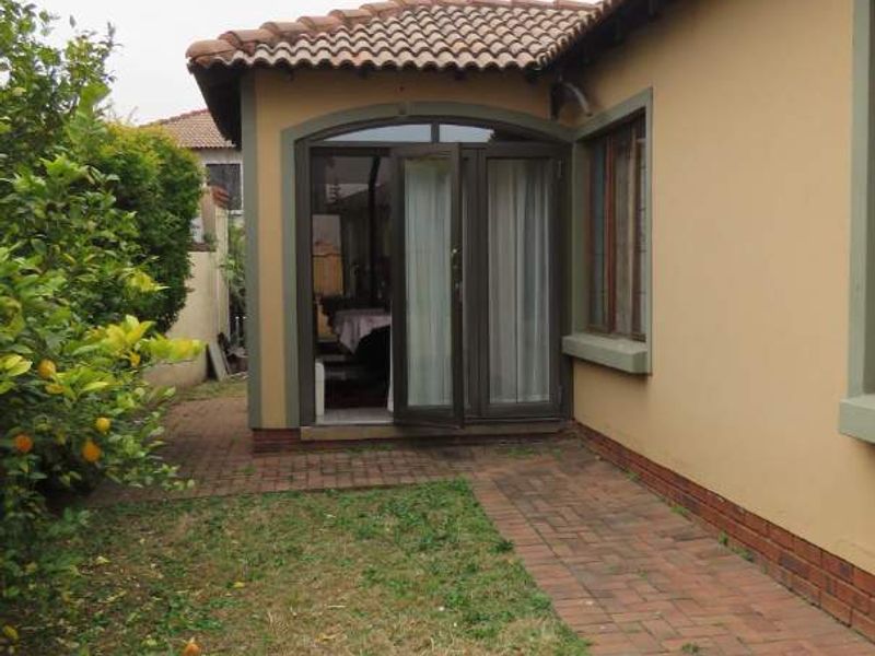 Your Family Oasis in Meyersig Awaits – Space, Security, and Lifestyle - Photo 6