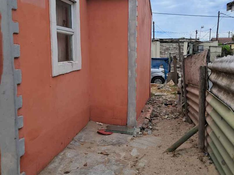 Charming 2-Bedroom House in Site C - Priced at R290,000 - Photo 5