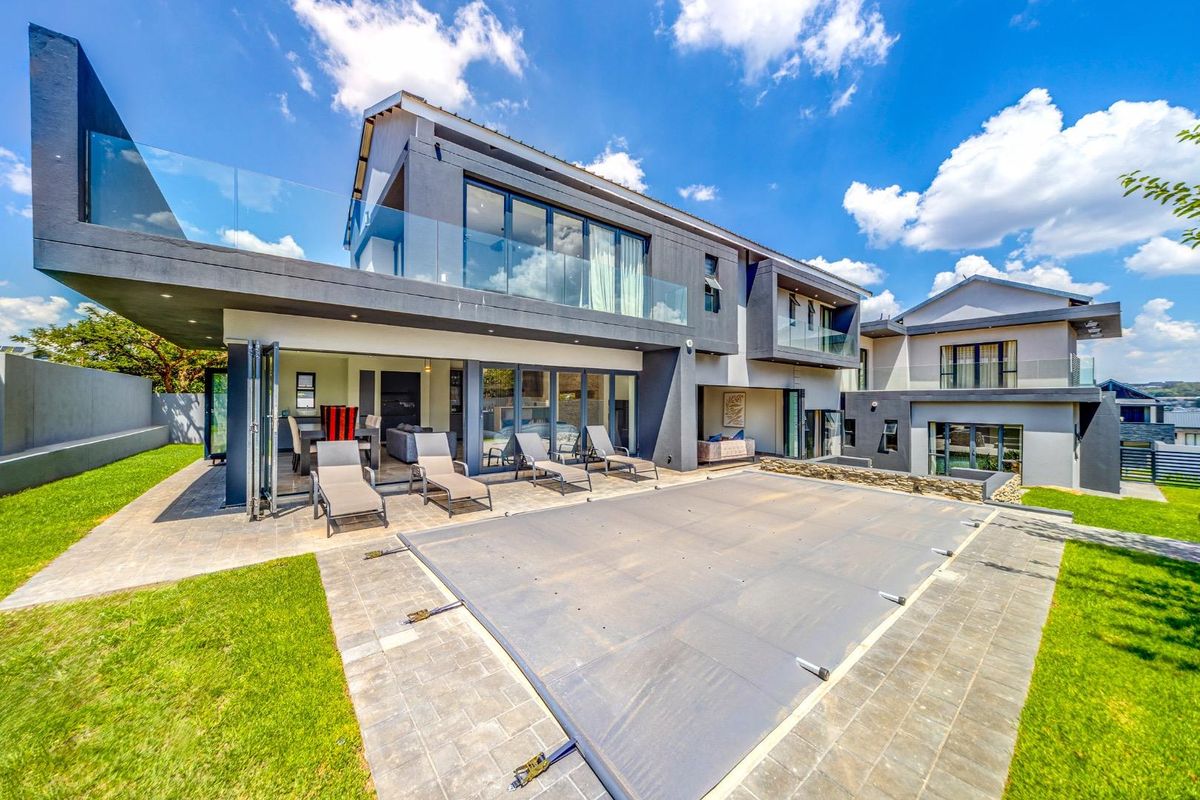 Five Bedroom Home for Sale In Waterfall Country Estate. - Photo 2