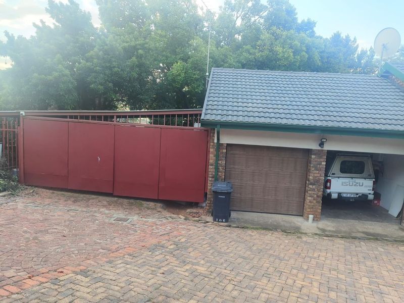 BEAUTIFUL 3 BEDROOM HOUSE FOR SALE IN SILVERTON RIDGE - Photo 5