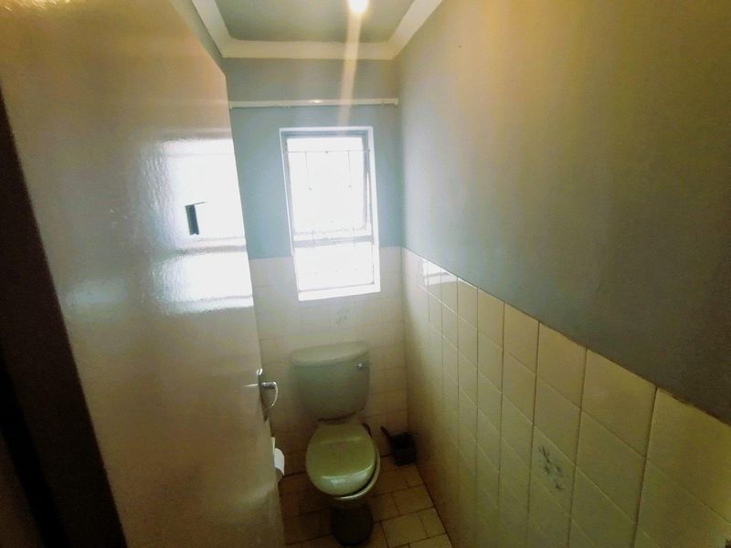 Spacious 3-Bedroom Home on a Generous Stand - Photo 10