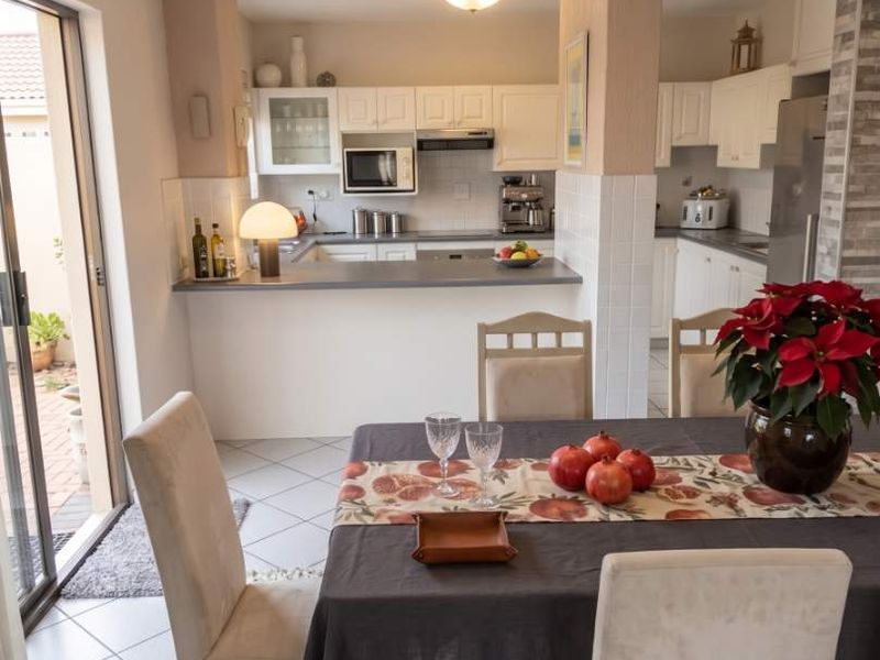 4 Bedroom Townhouse FOR SALE in Swakopmund - Photo 8