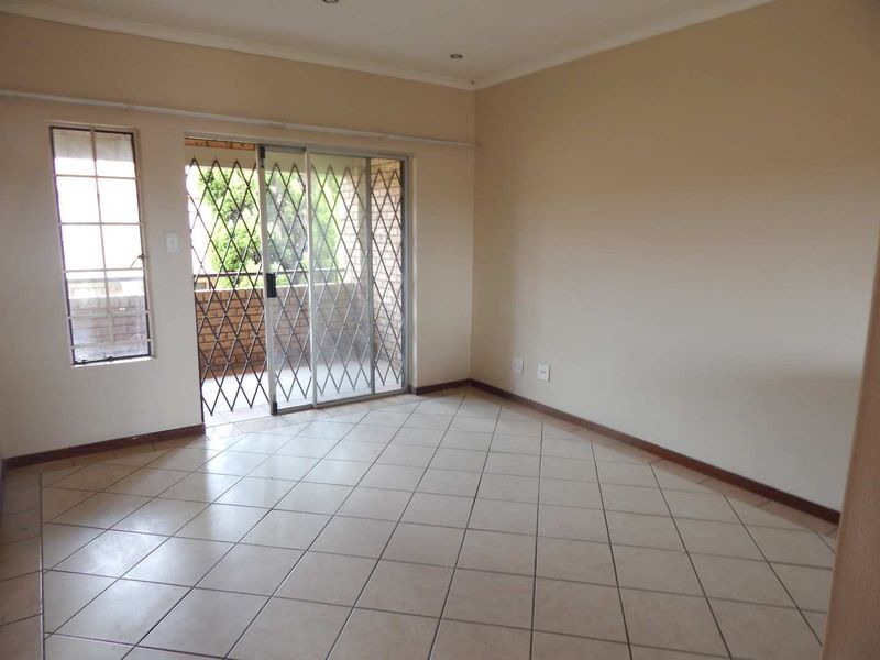 2 Bedroom top unit in Mooikloof Ridge for Sale - Photo 2