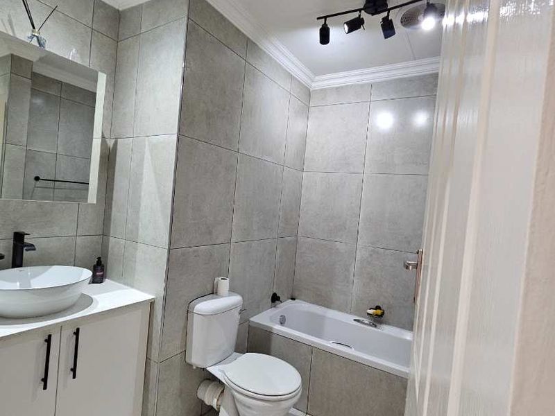 2 bedroom town house in the heart of Eldorette - Photo 8