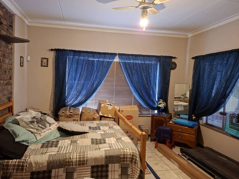 PERFECT FAMILY HOME WITH FLATLET FOR SALE IN KEETMANSHOOP - NAMIBIA - Photo 9