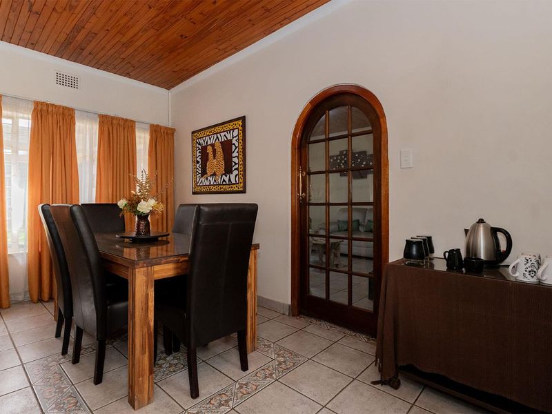 Spacious 3-bedroom family home in Kempton Park Ext 4 on a large 1115sqm stand. - Photo 10