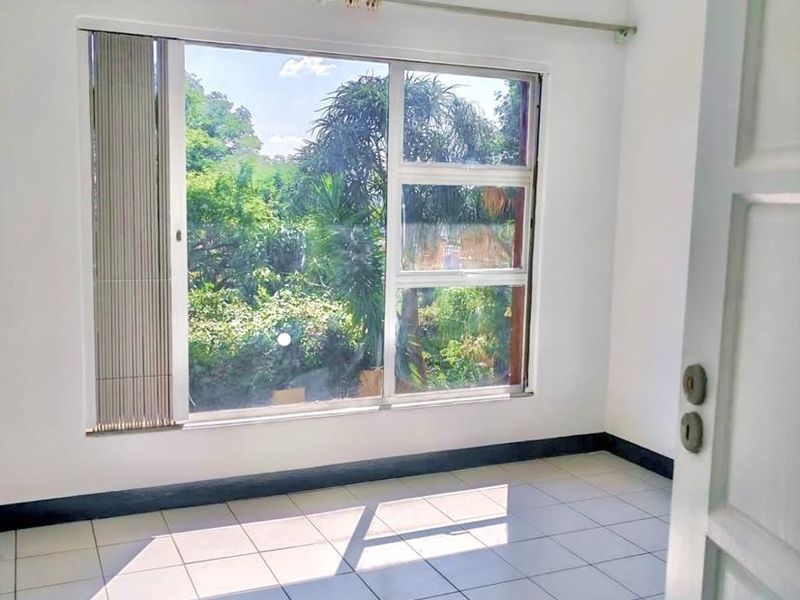 3 Bed Partially Furnished North Facing Flat - Views of Pretoria and the Pool - Photo 1