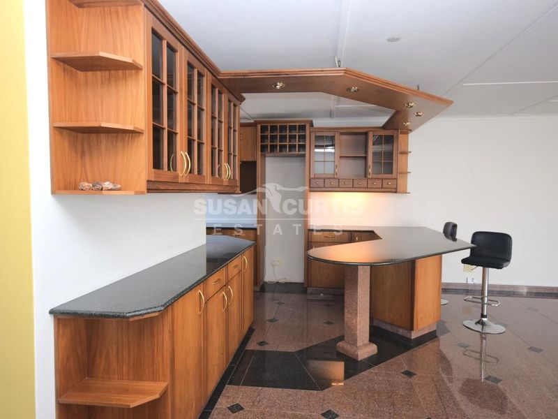 Ampartment with a stunning view in central town - Photo 7
