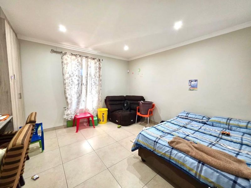 Peaceful Two-Bedroom Townhouse in Omeya Estate - Photo 10