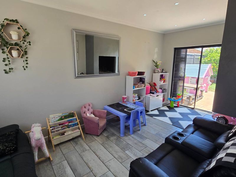 Facebrick Gem in Sought-After Brackenfell South - Photo 10