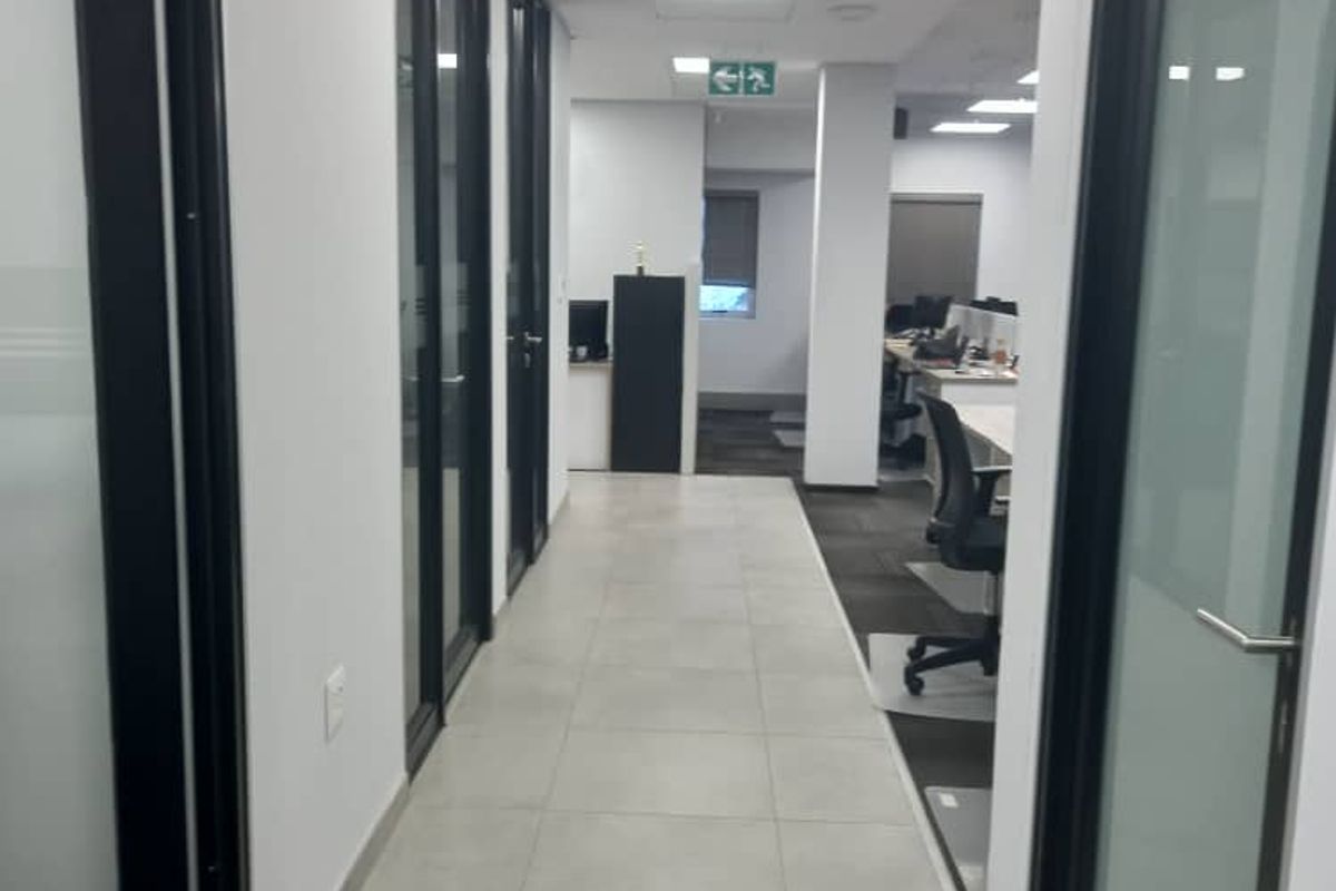 A GRADE OFFICE TO LET - Photo 3