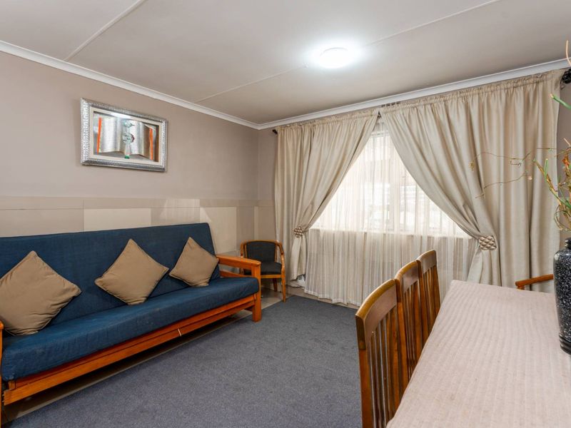 Neat 3-Bedroom Residence Designed for Modern Family Life - Photo 2