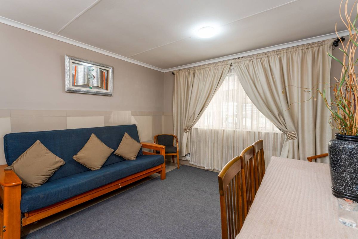 Neat 3-Bedroom Residence Designed for Modern Family Life - Photo 2