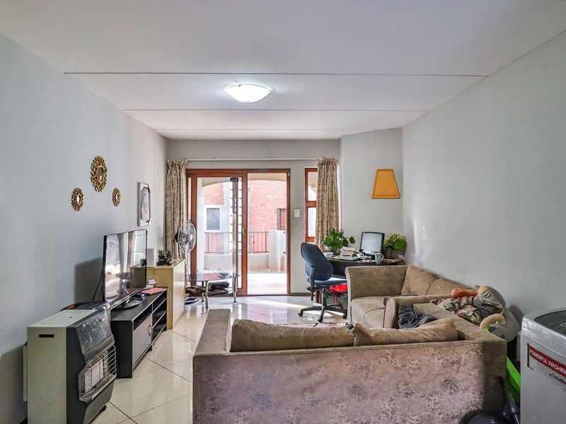 Fibre-Ready 2-Bedroom Apartment with Pool Access in Little Falls - Photo 7