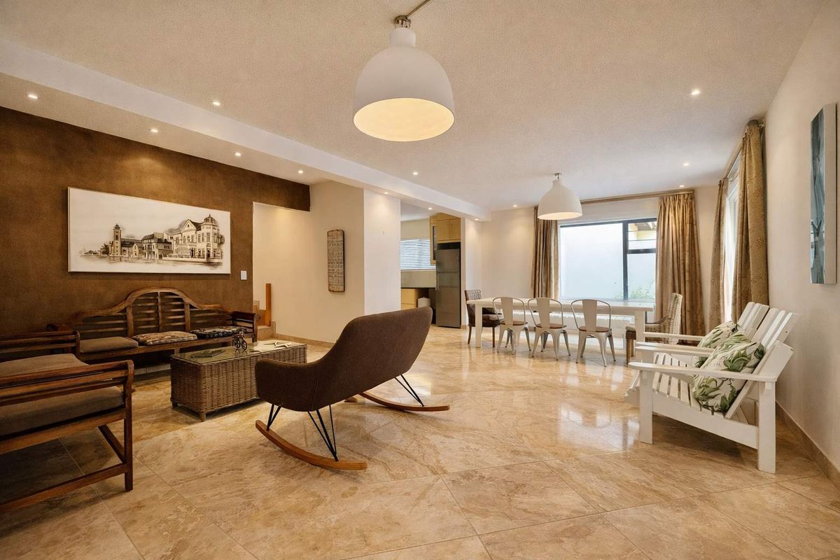 Live Large: Expansive Home with Security & Entertainment - Photo 3