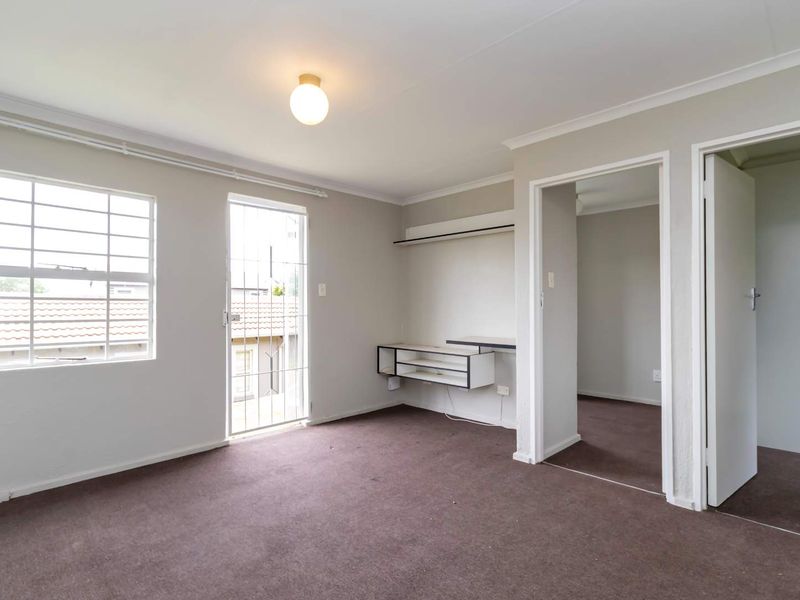 LOVELY THREE BEDROOM TOWNHOUSE - Photo 4