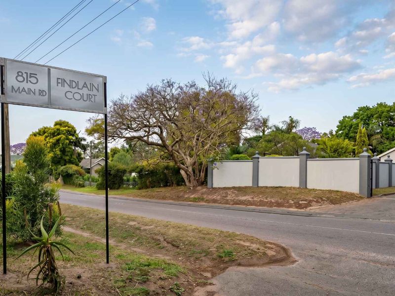 Scenic Top-Floor 2 Bedroom Apartment in Secure Findlain Court,Northdene. - Photo 2
